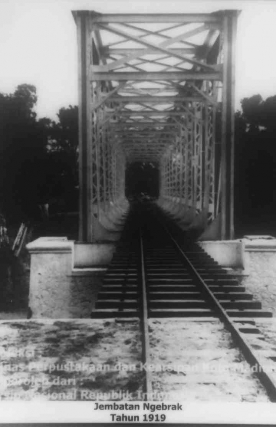 Jembatan Ngebrak 1919 . Diambil dari foto tempo doeloe di PSC Madiun (dokpri) 