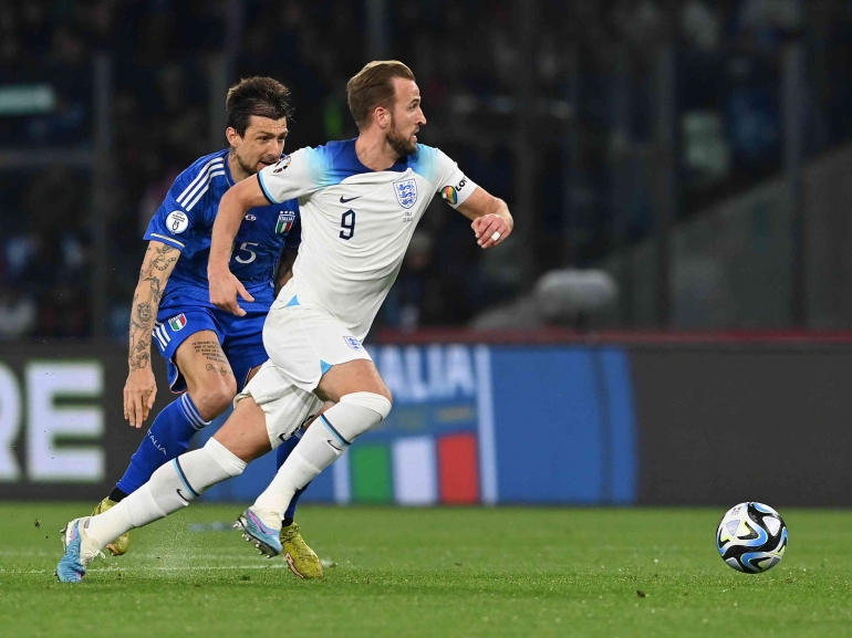 Satu gol Harry Kane menghadapi Italia membuat dirinya menjadi pencetak gol terbanyak timnas Inggris. (twitter.com/England)