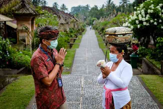 https://travel.detik.com/travel-news/d-6630770/sambut-nyepi-dan-ramadhan-sandiaga-uno-ajak-liburan-di-indonesia-saja/amp#