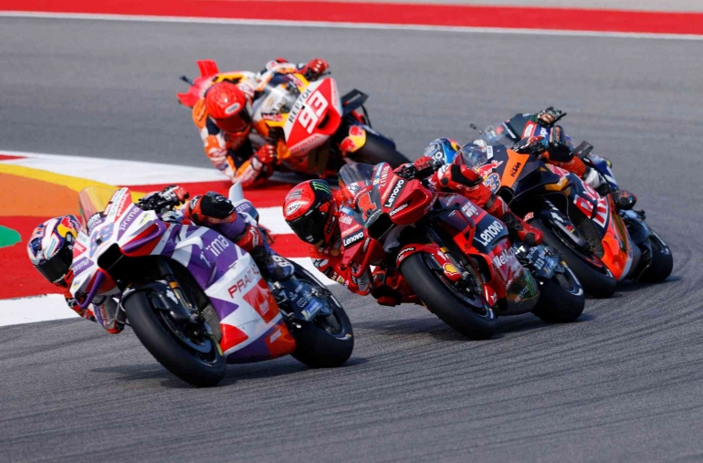 Persaingan ketat baris depan pembalap di sprint race MotoGP Portugal 2023/ foto: MotoGP.com