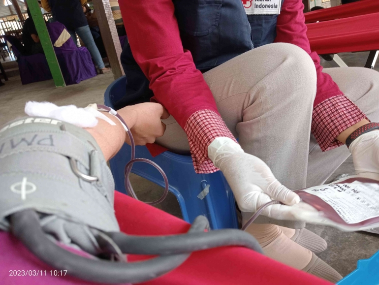 Participate in blood donation activities (Dok. pribadi)