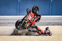 Pol Espargaro kecelakaan hebat di sesi free practice 2/ MotoGP.com