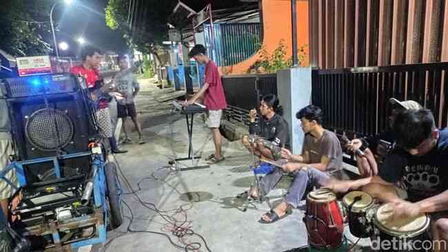 Obrog-obrog, tradisi membangunkan sahur warga Majalengka (detik.inet.id)