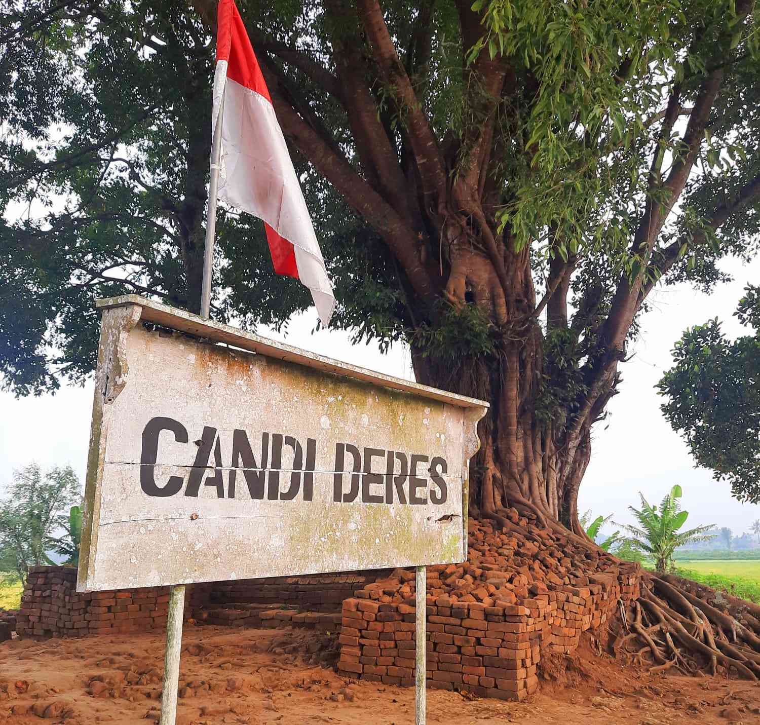 Candi Deres dari depan. Dokumentasi penulis