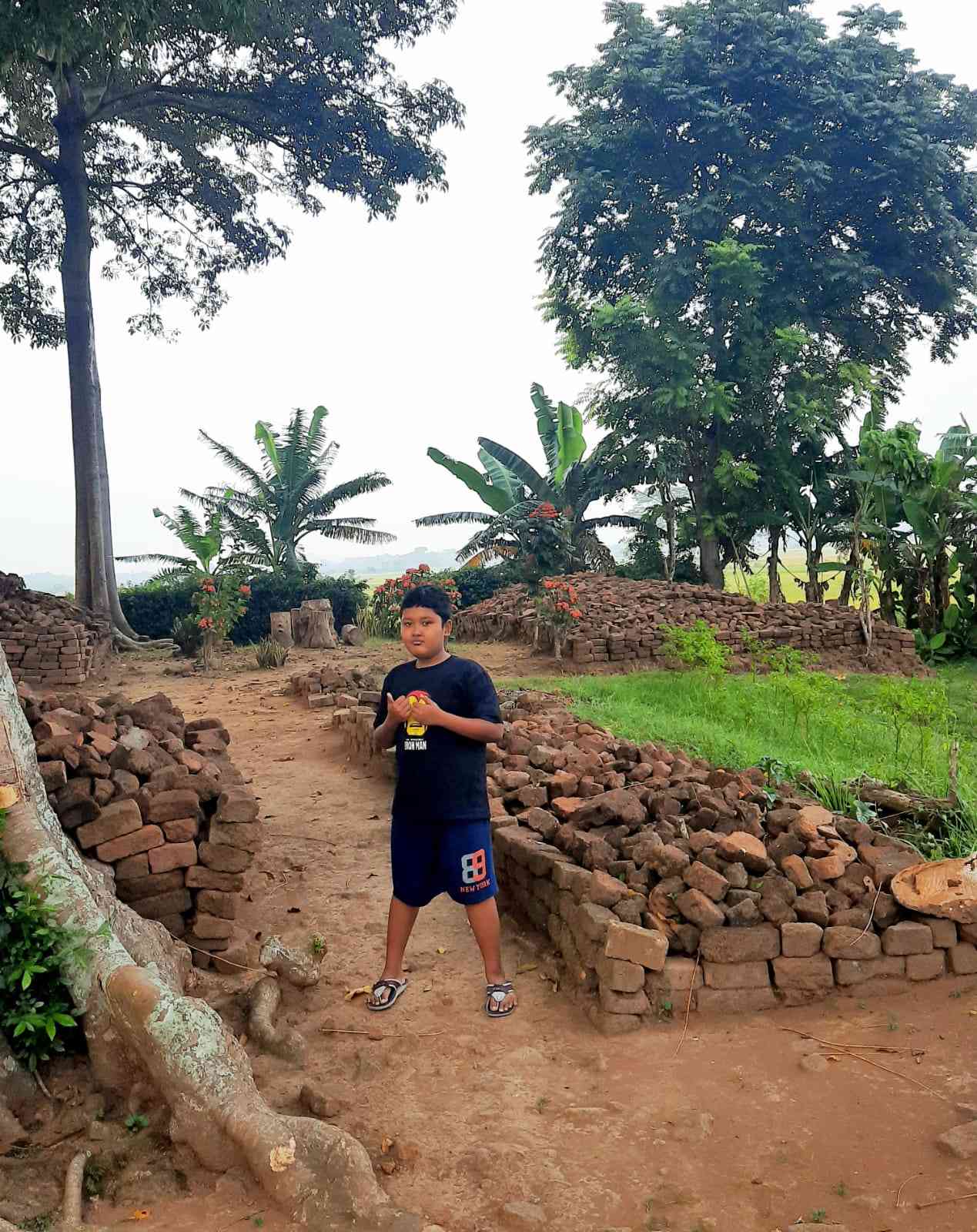 Ngabuburit sambil belajar di Candi Deres. Dokumentasi penulis