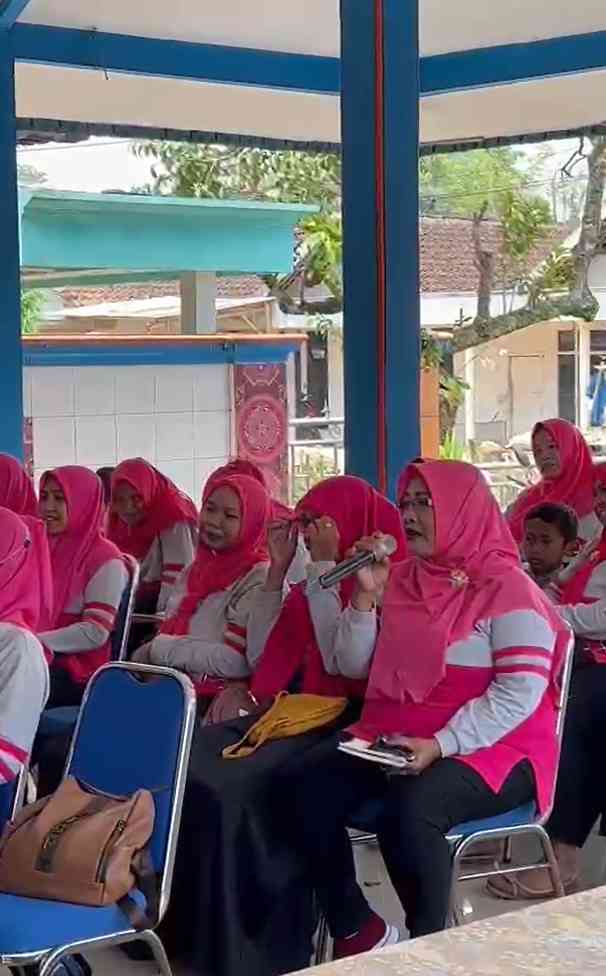 Salah Satu Peserta Ibu PKK Wonorejo Mengajukan Pertanyaan/dokpri