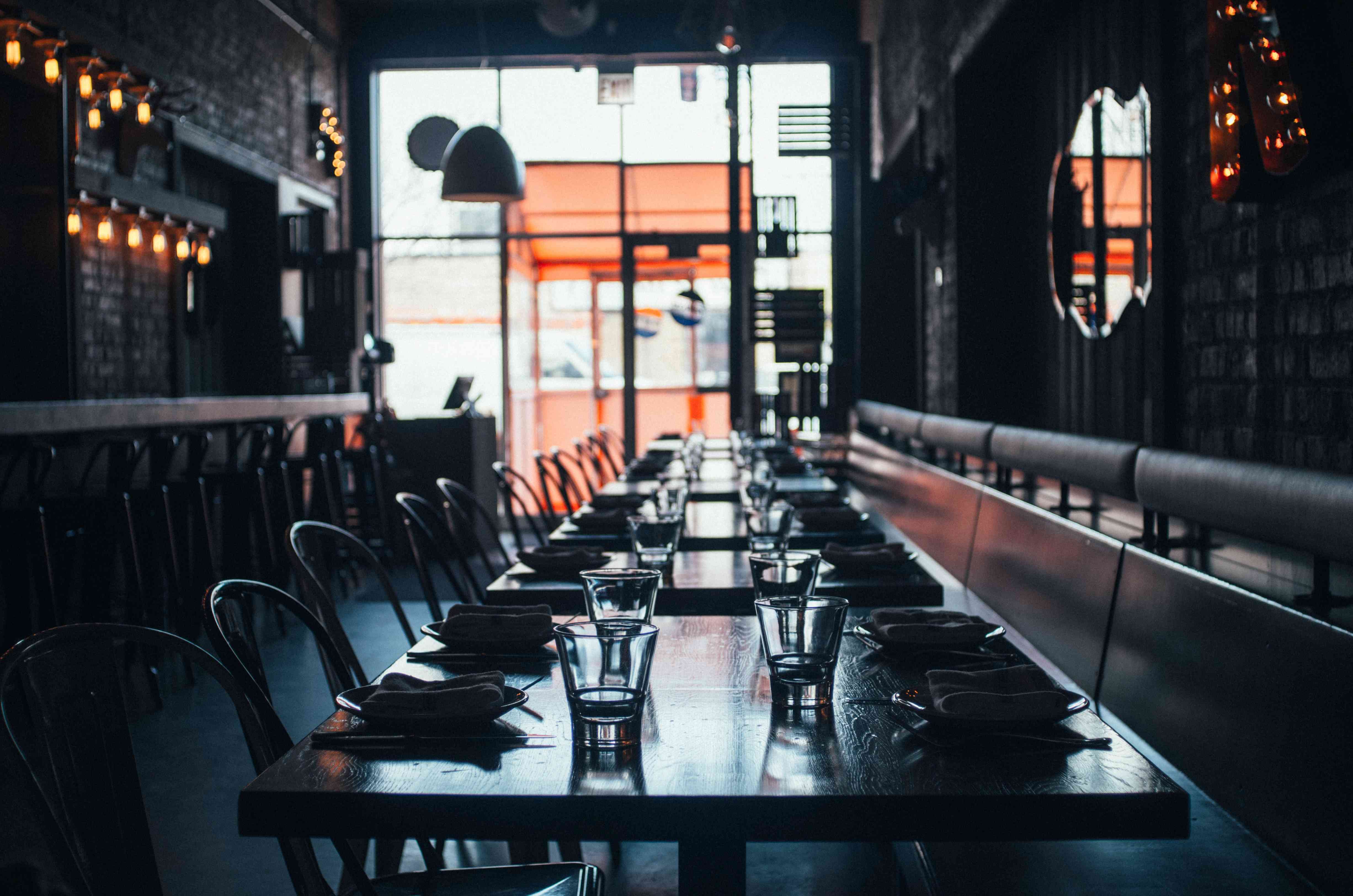 Usaha kuliner yang tutup. (Foto: Unsplash.com/Andrew Seaman)