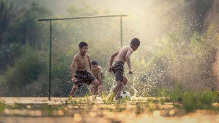 ilustrasi main bola, sumber foto: digdaya mediatama