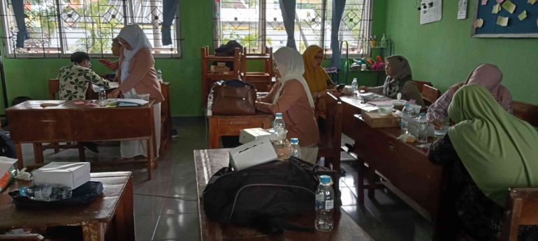 Kegiatan Diskusi dan Refleksi Saat Lokakarya CGP Angkatan 7 Kabupaten Probolinggo. Sumber: Dokumentasi Pribadi