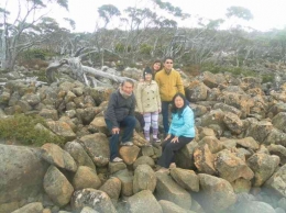 Bersama putra pertama dan cucu di pulau Tasmania | dok pribadi