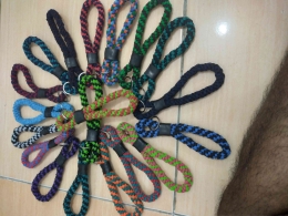 Ini adalah kerajinan tangan gantungan kunci dari sisa kain karya ibu-ibu Belida, harga IDR 5.000 per pcs (dokpri)