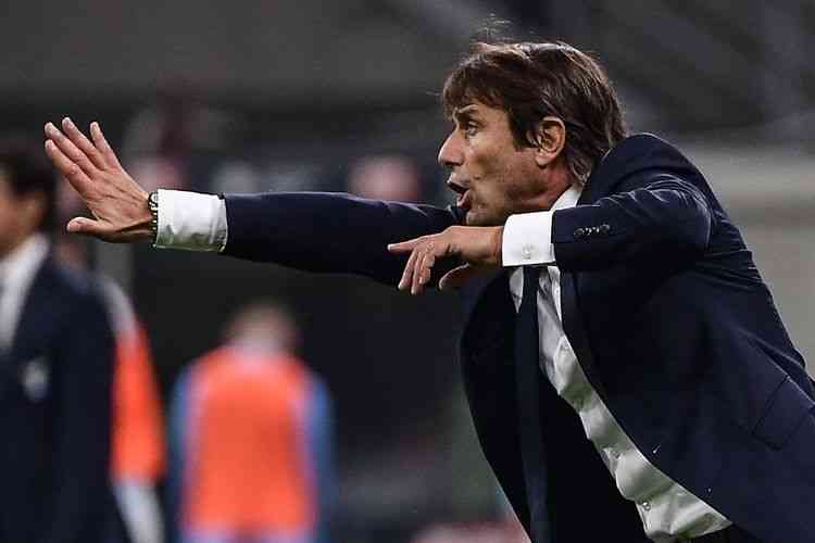 Antonio Conte dipecat sebagai pelatih Tottenham Hotspur. Foto: AFP/Marco Bertorello via Kompas.com