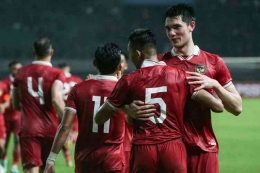 Timnas Indonesia merayakan gol saat kontra Burundi di Stadion Patriot, Bekasi, Sabtu (25/3). Sumber gambar: Kompas.com/Kristianto Purnomo.