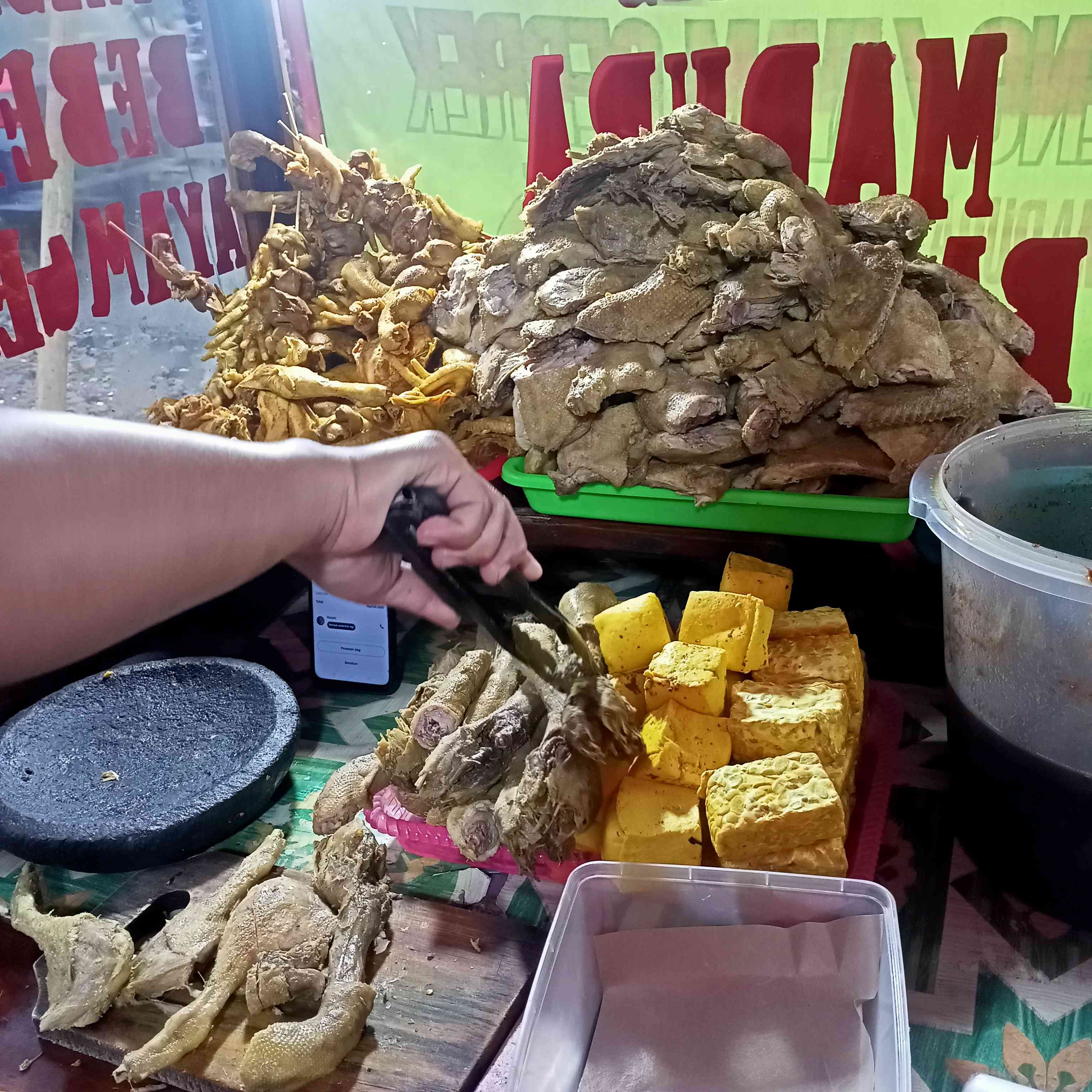 Potongan bebek, ayam, tahu, tempe siap digoreng (dokumen pribadi)