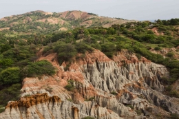 Formasi batuan purba di Kelabba Madja, Sabu tengah. Foto : thespicerouteend.com