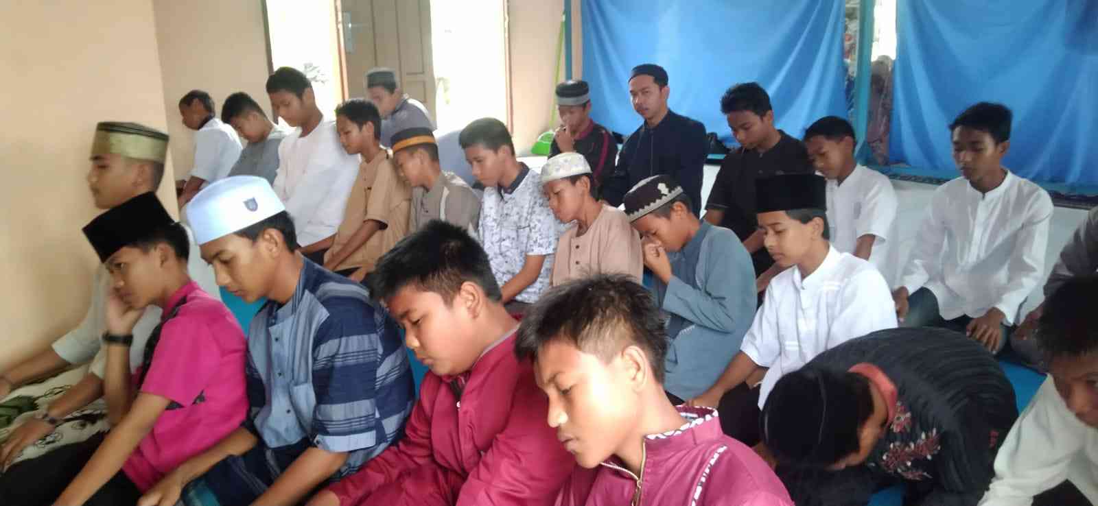 Salat duha di SMP 22 PPU (dokpri)