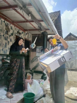 Proses Penimbangan Bank Sampah di RT. 03 RW. 03 Desa Belung Dusun Krajan. Dokpri