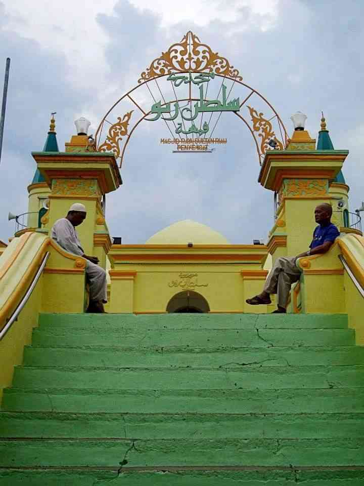 Masjid Raya Sultan Riau/Foto: Hermard