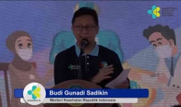 Menteri Kesehatan RI, Budi Gunadi Sadikin saat mengedukasi pentingnya imunisasi lengkap di Kepulauan Riau (18/05/2022) I Sumber: Kemenkes RI