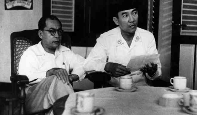 Bung Karno bersama Bung Hatta (sumber: merahputih.com)