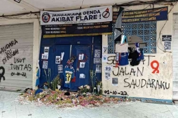 Tragedi Kanjuruhan yang secara implisit menjadi pertimbangan FIFA membatalkan status tuan rumah Indonesia. (Foto: KOMPAS.com/Imron Hakiki)