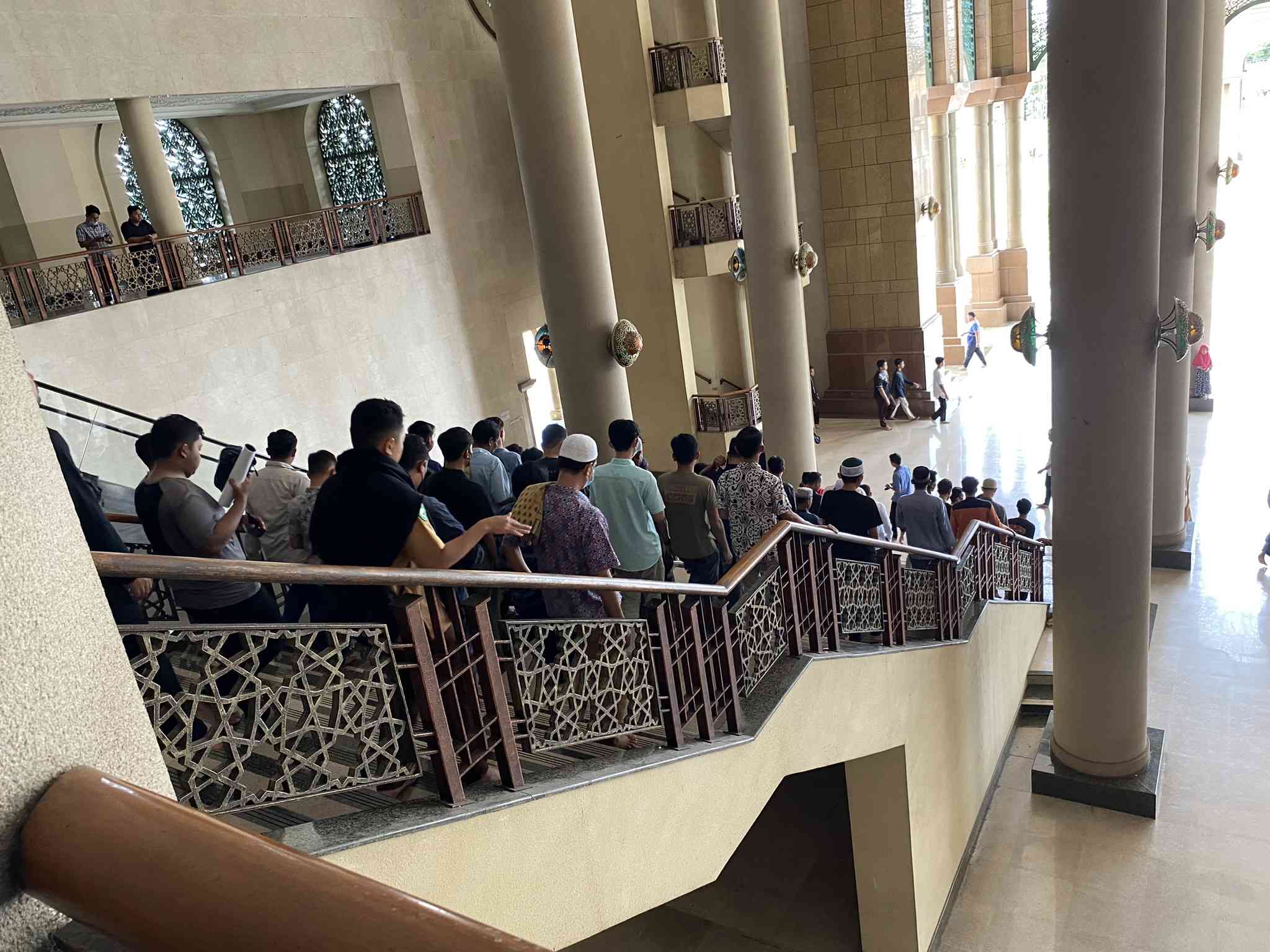 Jamah Masjid di Islamic Center Samarinda setelah sholat Jumat (Dokumen pribadi :Riduannor/Istimewa)