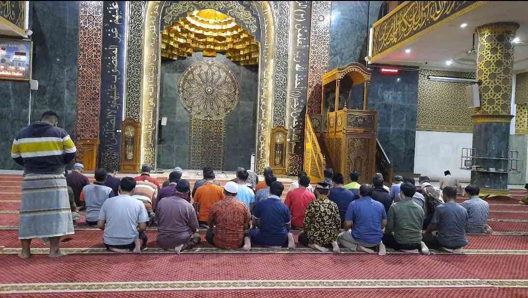 Shalat Jamaah Musafir di Masjid Agung Al Aqsho Klaten. Dokpri.