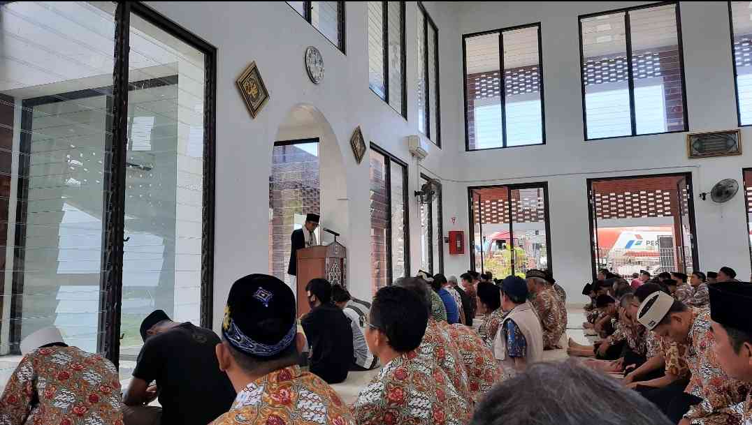 Shalat Jumat di Masjid Sabilun Najwa Pantura. Dokpri.