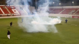 Gas air mata Israel ditembakkan ke Stadion Faisal Al-Husseini, Yerussalem. (Foto: Palestine Football Association melalui MiddleEastEye.com)
