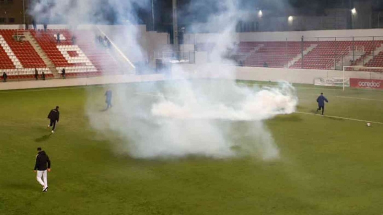 Gas air mata Israel ditembakkan ke Stadion Faisal Al-Husseini, Yerussalem. (Foto: Palestine Football Association melalui MiddleEastEye.com)