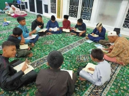 Image: Memperbaiki teknik shalat dan tilawah Al Quran agar lebih khusyuk dan benar dalam melaksanakannya (by Merza Gamal)
