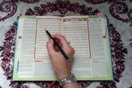 Tilawah Al-Qur'an pada bulan Ramadhan adalah kegiatan yang diutamakan agar senantiasa mendapatkan keberkahannya. Dokumen pribadi.