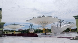 Foto payung elektrik di Pekanbaru yang diambil pasca hujan es pada Ahad, 26 Maret 2023.