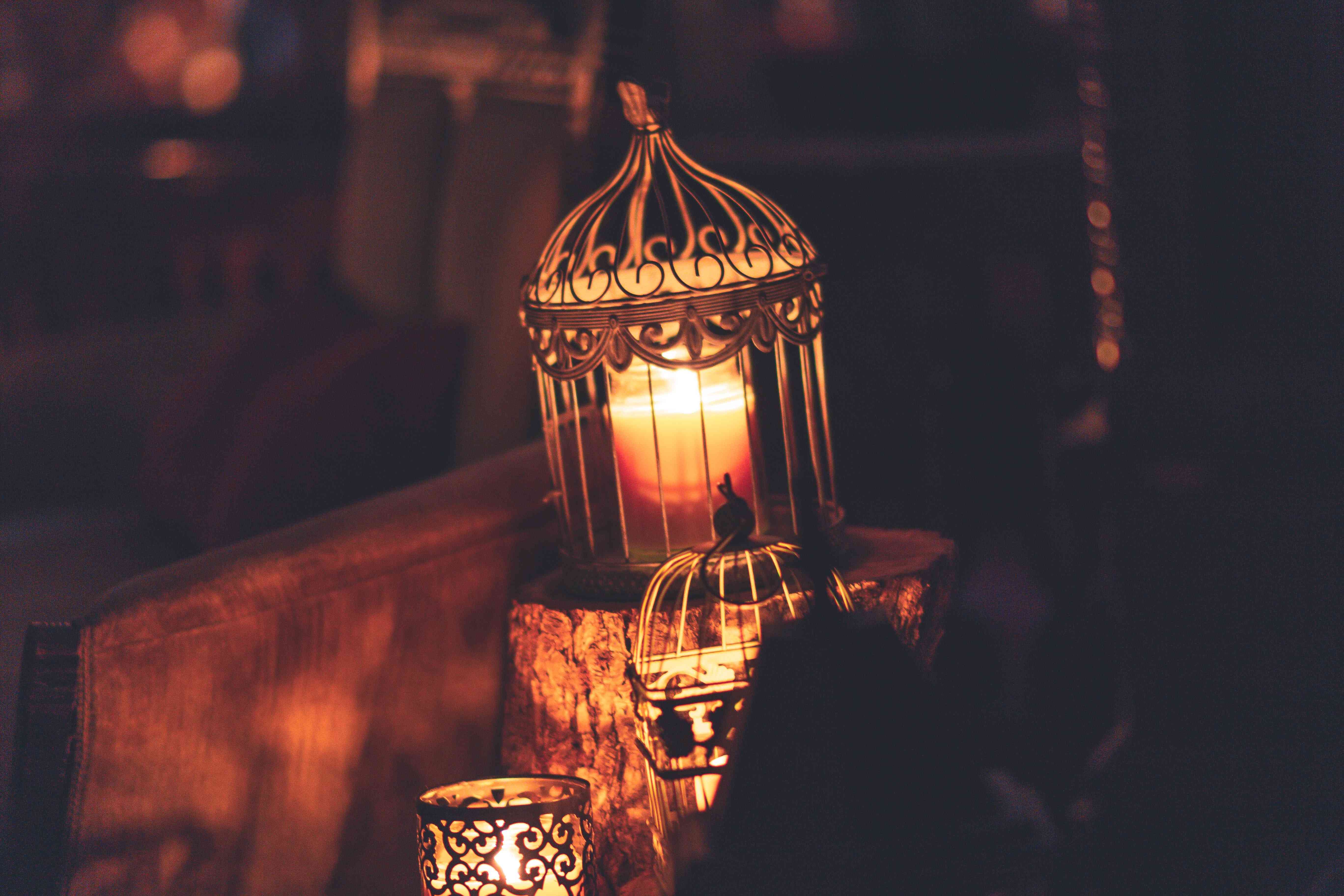 (Sumber foto : Brown Metal Cage With Lighted Candle by Pixels)