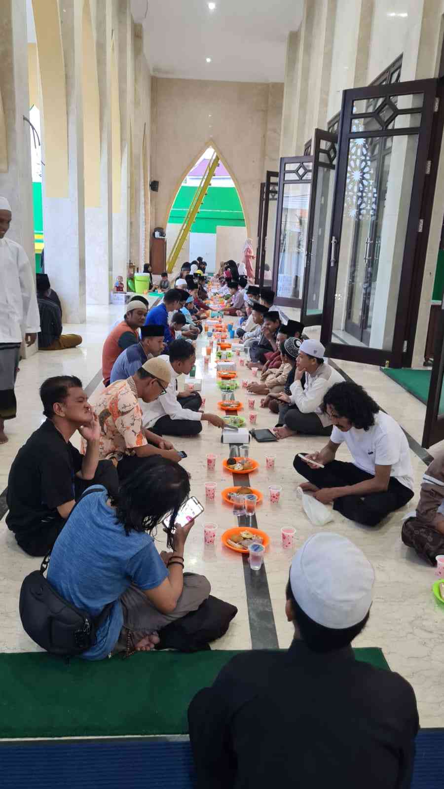 menunggu adzan maghrib untuk berbuka/Dok PP Alhamidiyah