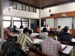 Forum evaluasi diri antara siswa, wali kelas, guru dan BK Kolese Kanisius (Dokpri)