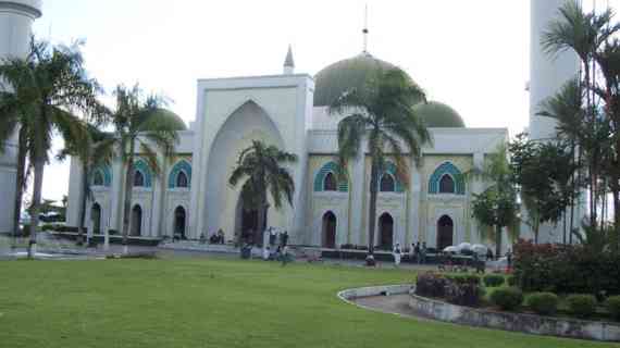 Masjid Raya Darussalam Samarinda; Sumber gambar: www.kontraktorkubahmasjid.com