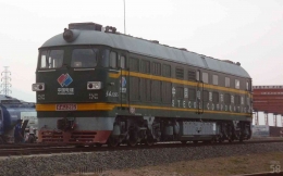 Lokomotif tipe DF4B nomor 1295 eks China Railway yang digunakan pada proyek kereta cepat Jakarta-Bandung | Foto penulis