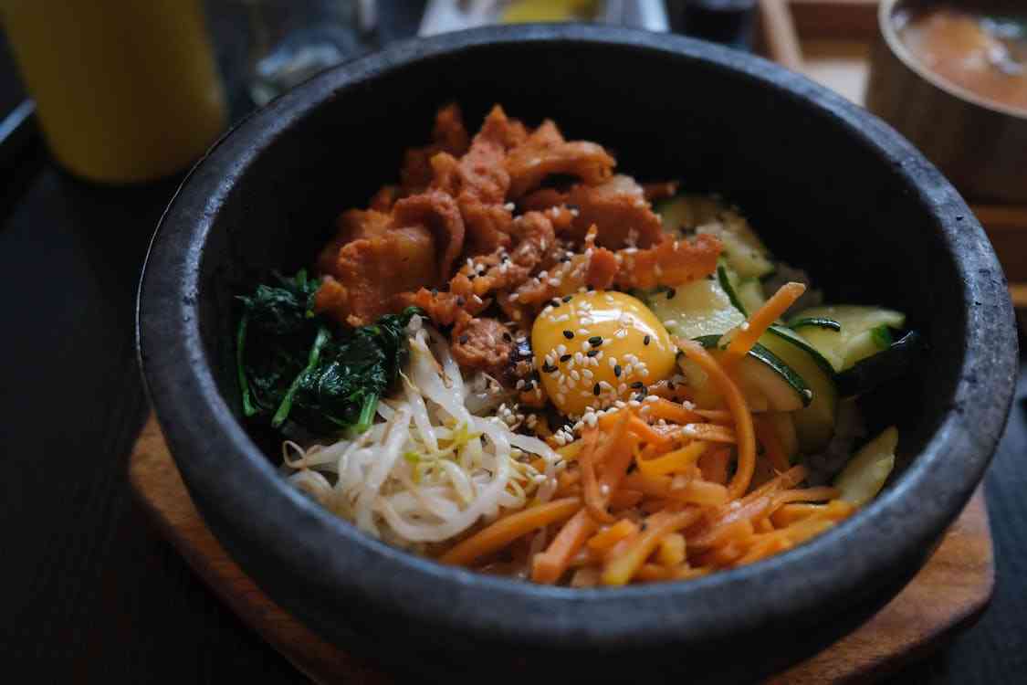 ilustrasi bibimbap oleh pexels.com karya J MAD