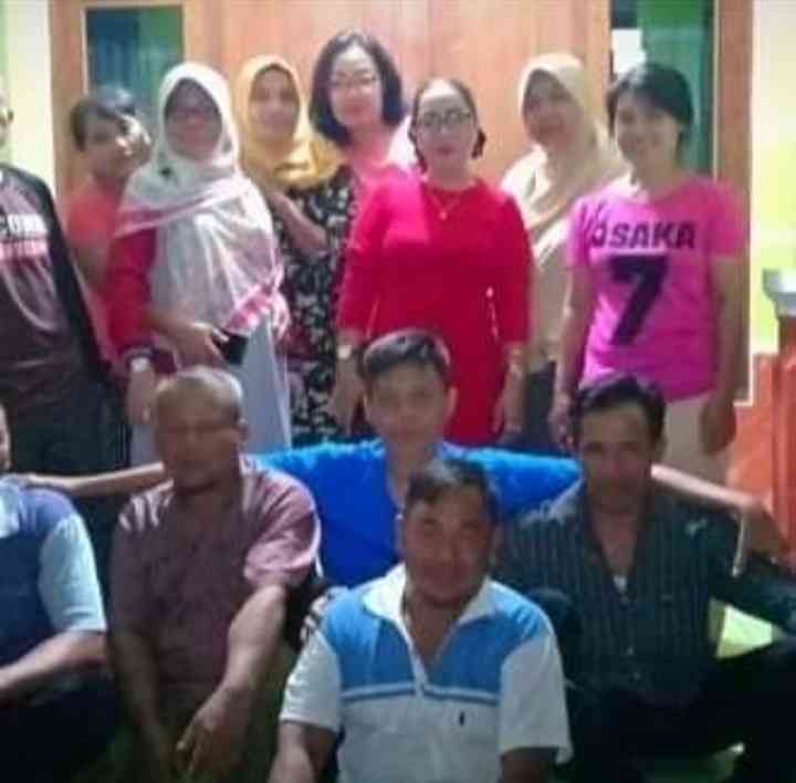 Penulis bersama teman teman masa kecil, mereka memercikan nostalgia saat Ramadan. Dokpri