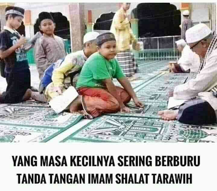 Ilustrasi Berburu Tanda Tangan Imam Shalat Tarawih Sumber Foto: Facebook @kenangan anak 90an