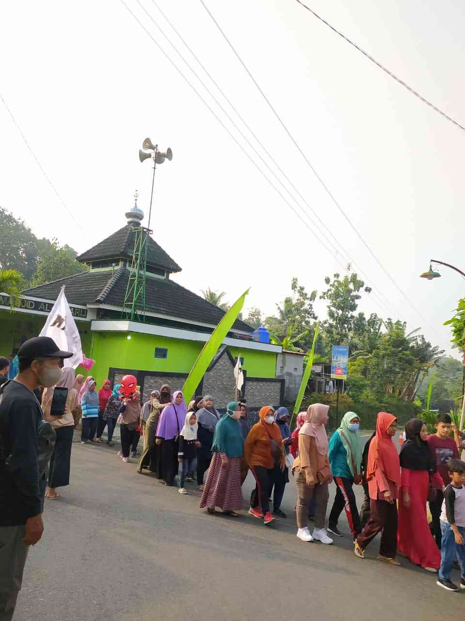 Kegiatan Jalan Sehat Gema Syiar Ramadhan Masjid Al-Ma'arij. (dokumen pribadi)