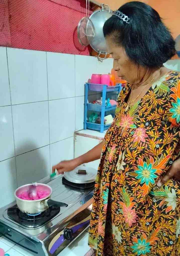 Sejak saya kecil Hingga sekarang, Emak Konsisten memasak minuman Kolang kaling warna Pink saat Ramadan | Dokpri