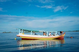 Kapal Transportasi Menuju Pulau Lengkuas (dok. Instagram @sanjaya__waw)