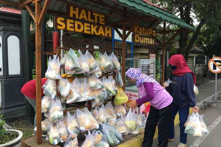 Halte sedekah. Foto: Kompas.com