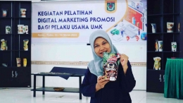 Dua hari kelas Digital Marketing,  undangan PLUT KLU,  bareng rekan fasil di Kitapixel Lombok. Dokpri