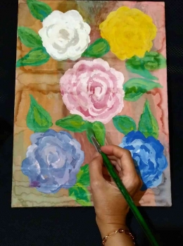 Lukisan bunga mawar menggunakan media kanvas dan cat air. Dokumen pribadi.