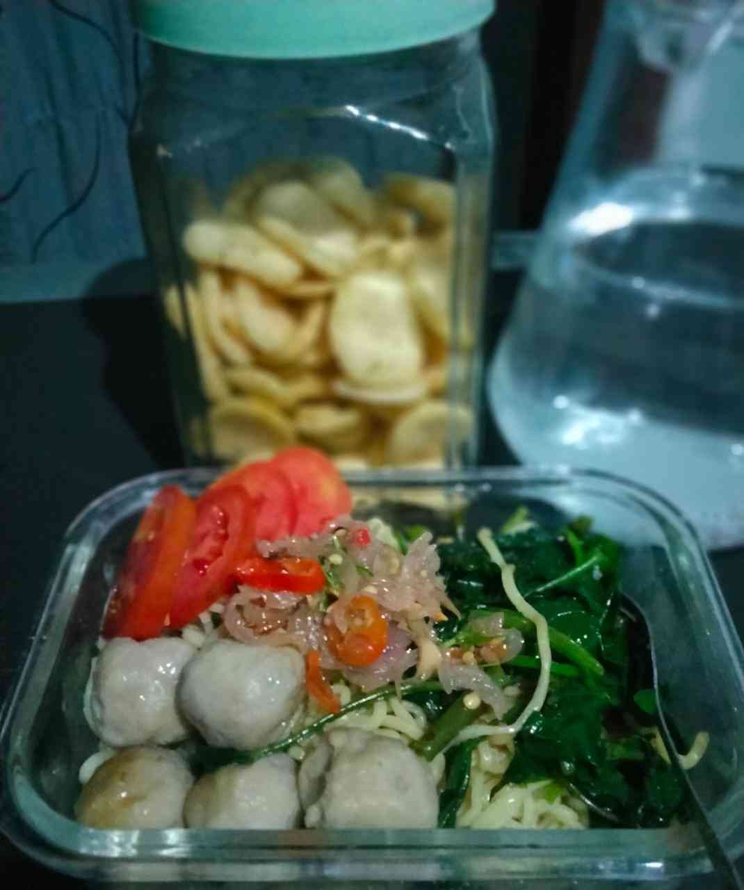 ok. pri menyulap mie Instan menjadi sajian menu sahur bercita rasa lokal Betawi-Bali