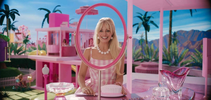 Margot Robbie dalam Barbie (2023), foto dari rottentomatoes.com