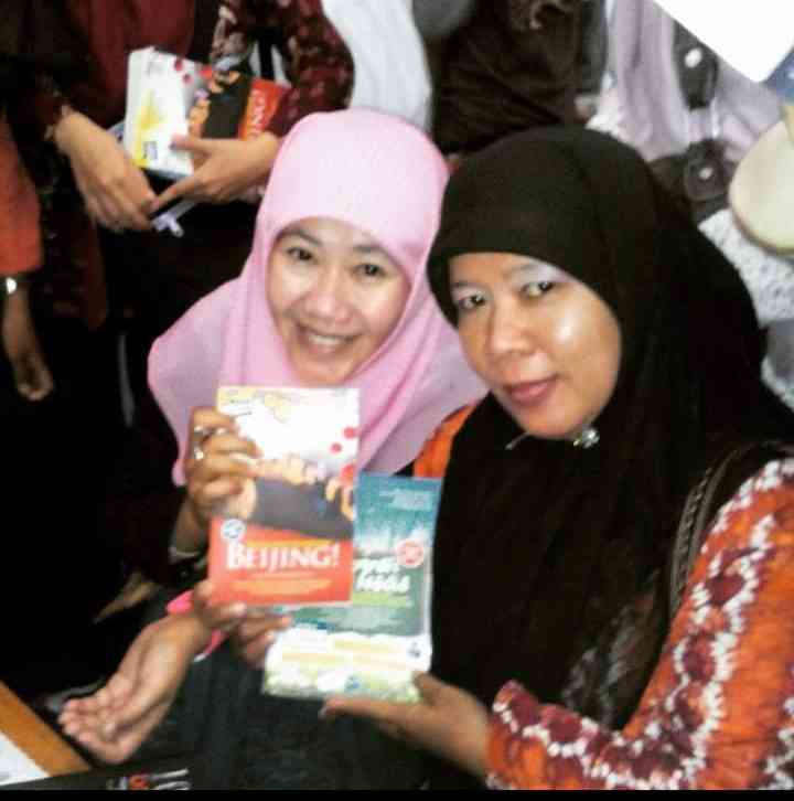 Bersama Asma Nadia penulis novel Assalamualaikum Beijing (dokpri)